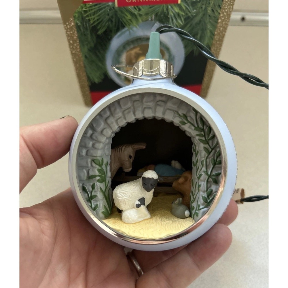 1990 Hallmark Keepsake Magic Light Ornament BLESSINGS OF LOVE Manger Animals